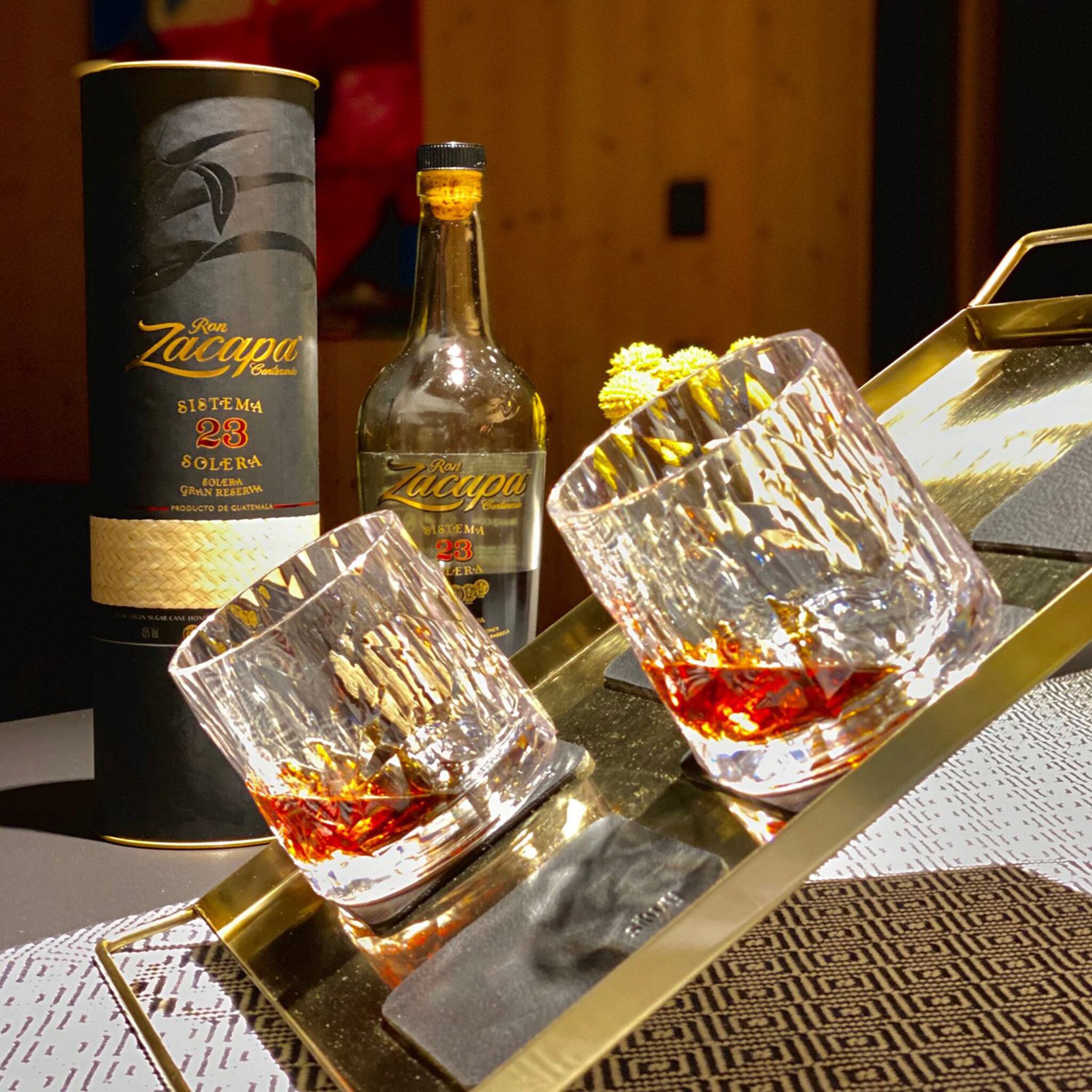 silwy 2er Set Kunststoffgläser Whisky mit Magnet und Untersetzer